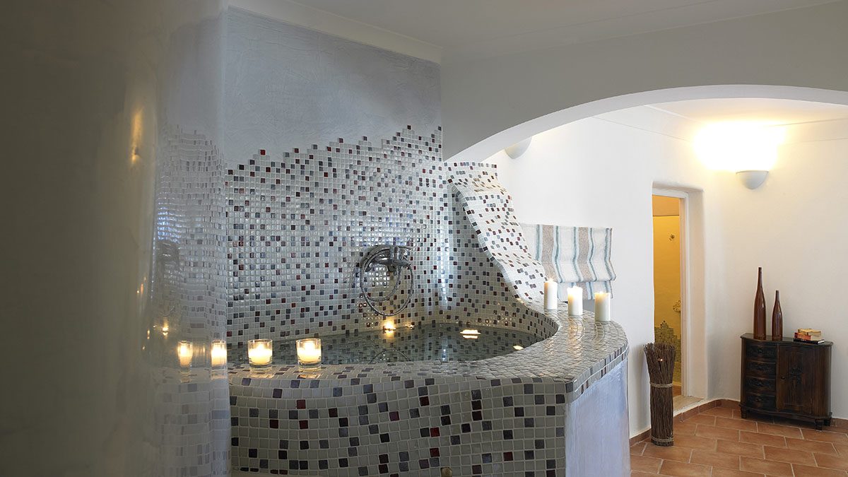 VIP 2 Bedroom Suite with outdoor jacuzzi 